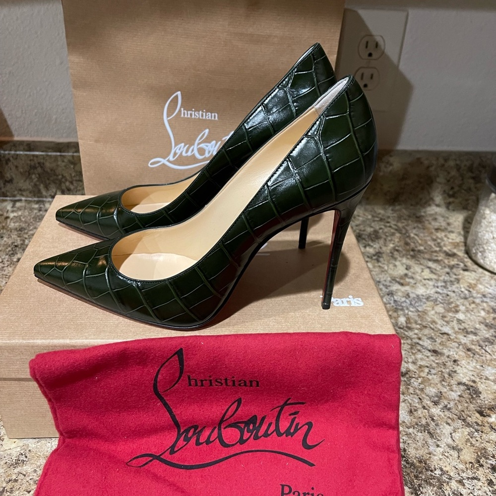 Christian Louboutin  Pump Size 39